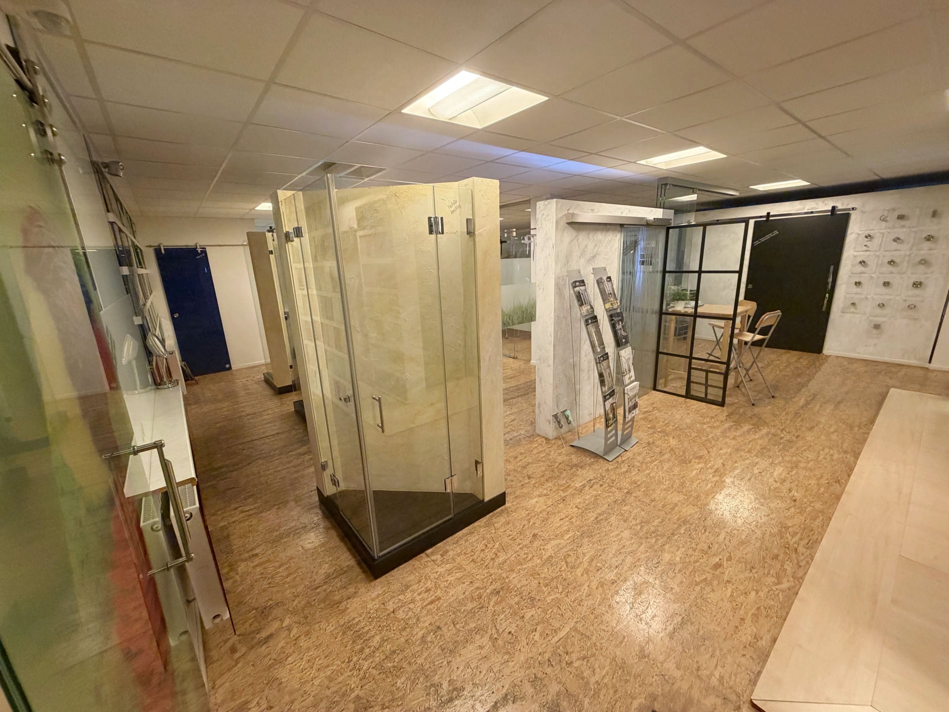 Großer Glas-Showroom von Glas Scholl in Duisburg